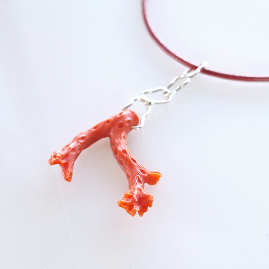 Red coral pendant